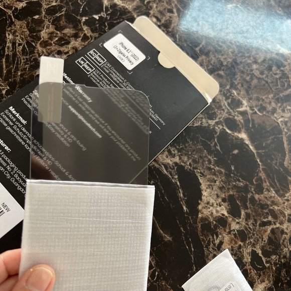 TOCOL 2+2 For iPhone Privacy Screen Protector 6.1''- 2 Pack Phone Case Bonus - Picture 5 of 12